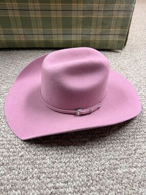Felt Serratelli cowboy/cowgirl Hat in Soft Pink with Slim Buckle Band
